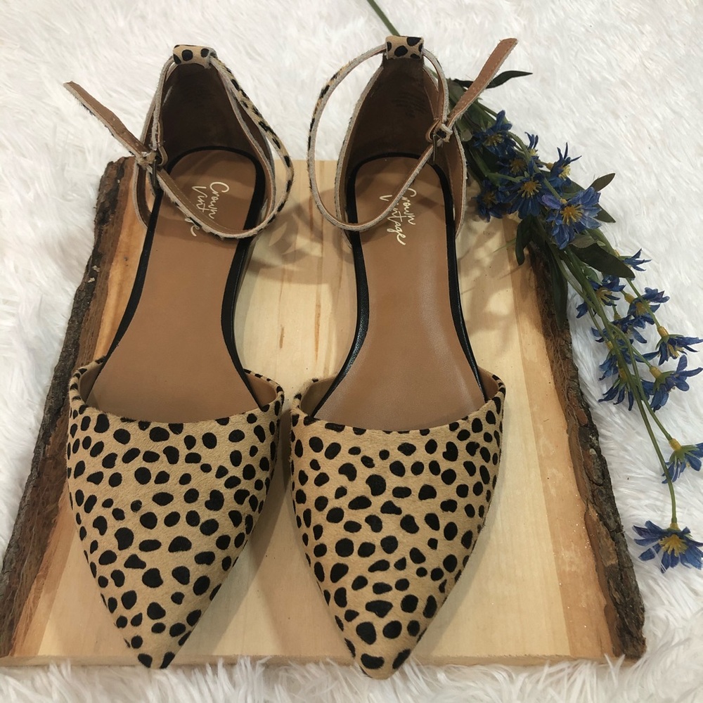 Crown Vintage cheetah print flats. Size 9.5M